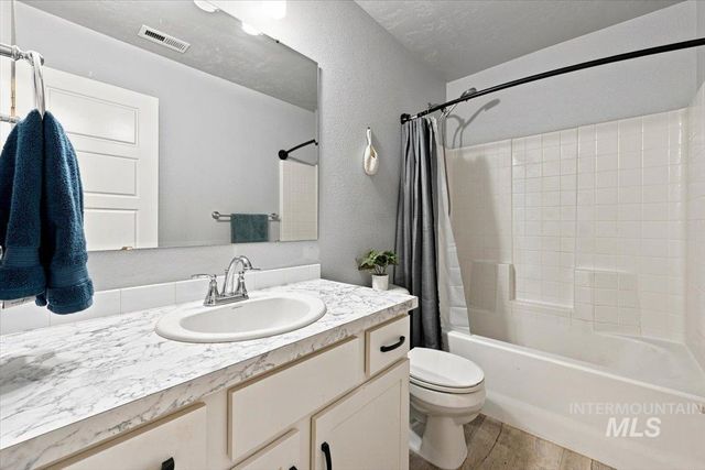 2370 S Knotty Timber Pl, Meridian, ID 83642