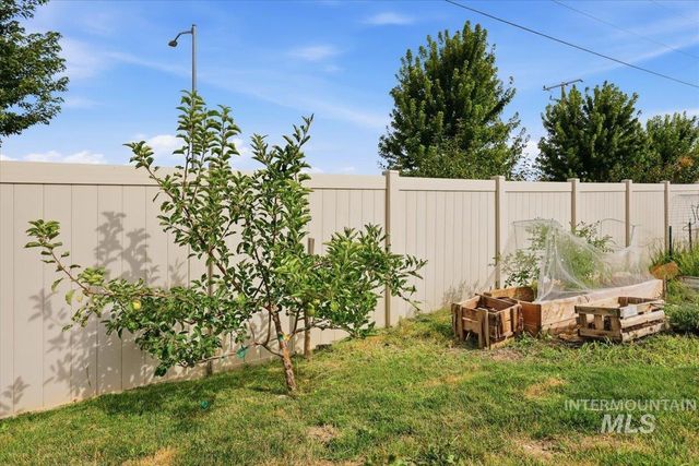 2370 S Knotty Timber Pl, Meridian, ID 83642