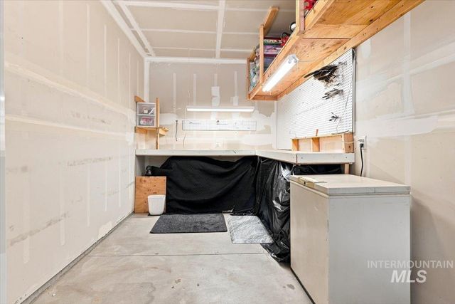 2370 S Knotty Timber Pl, Meridian, ID 83642