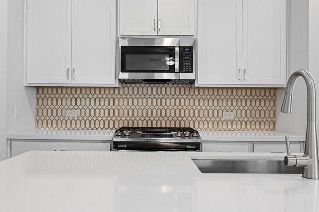 15604 Ellinger DR, Austin, TX 78728