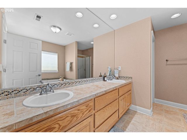 111 Ne PORTO Way, Hillsboro, OR 97124