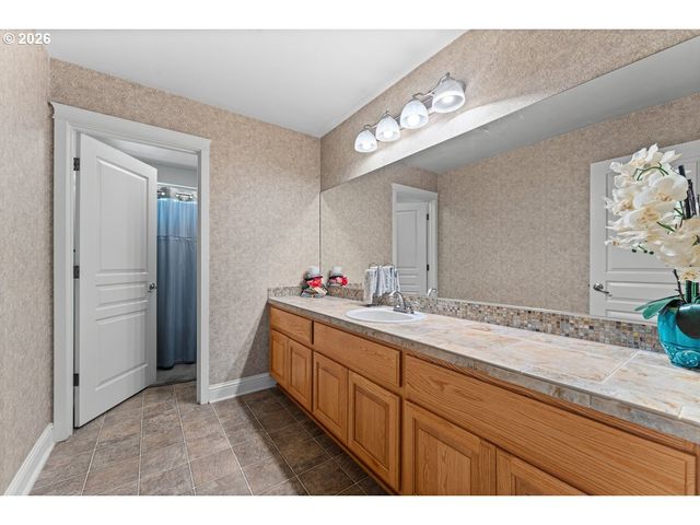 111 Ne PORTO Way, Hillsboro, OR 97124