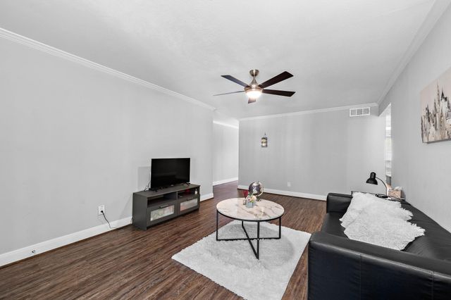 12633 Memorial Drive 132, Houston, TX 77024