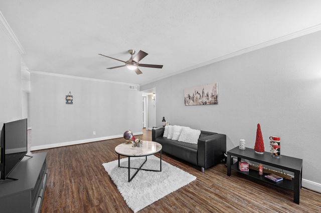 12633 Memorial Drive 132, Houston, TX 77024
