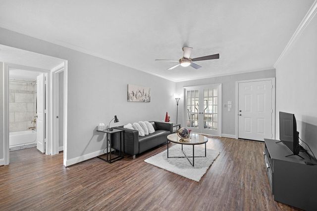 12633 Memorial Drive 132, Houston, TX 77024