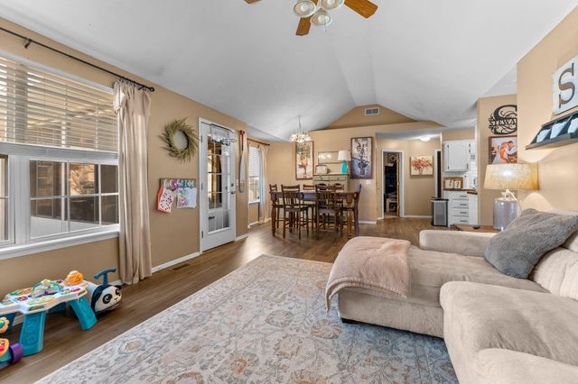 721 W Butterfield Drive, Nixa, MO 65714