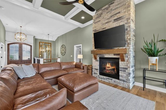 1149 Creekmoor Drive, Raymore, MO 64083