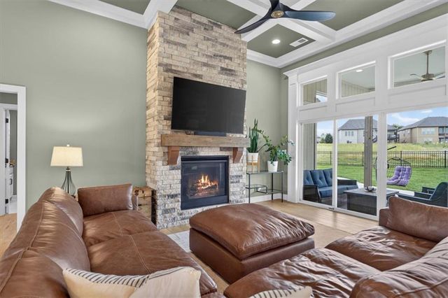 1149 Creekmoor Drive, Raymore, MO 64083