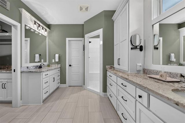 1149 Creekmoor Drive, Raymore, MO 64083