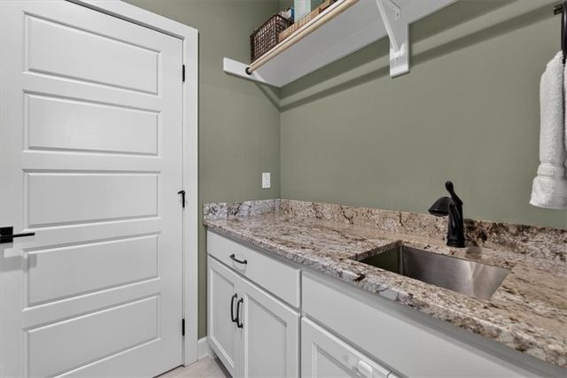 1149 Creekmoor Drive, Raymore, MO 64083