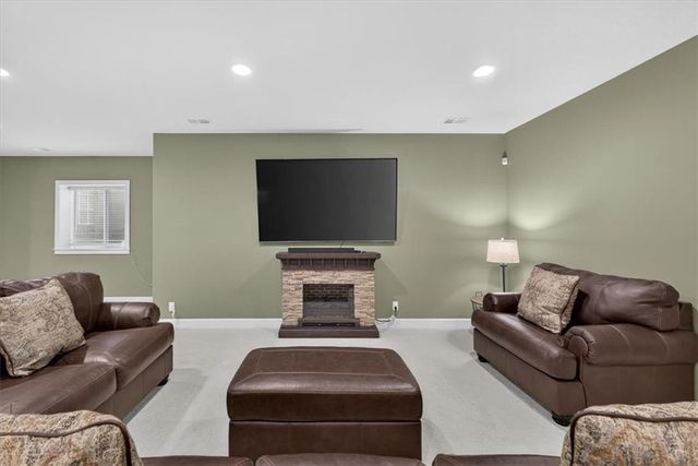 1149 Creekmoor Drive, Raymore, MO 64083