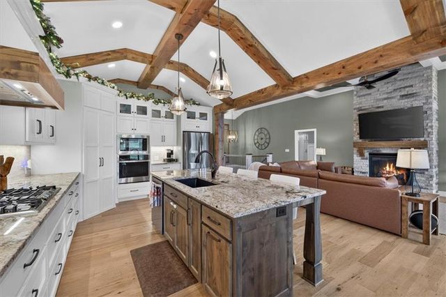 1149 Creekmoor Drive, Raymore, MO 64083