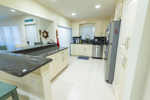 3215 NE 15TH Street 203, Pompano Beach, FL 33062