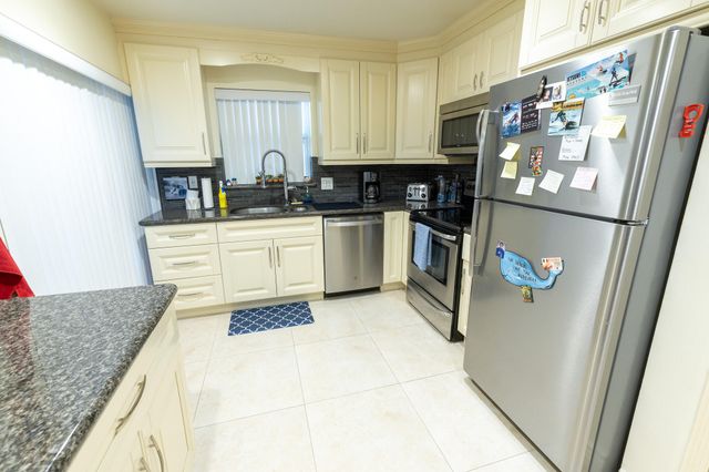 3215 NE 15TH Street 203, Pompano Beach, FL 33062