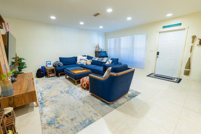 3215 NE 15TH Street 203, Pompano Beach, FL 33062