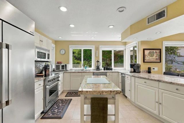 3102 Quiet Hills Place, Escondido, CA 92029
