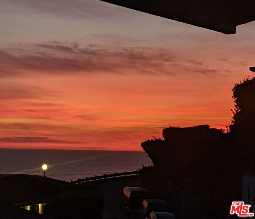 Image 2 of property listing at 17845 Porto Marina Way, Pacific Palisades, CA 90272