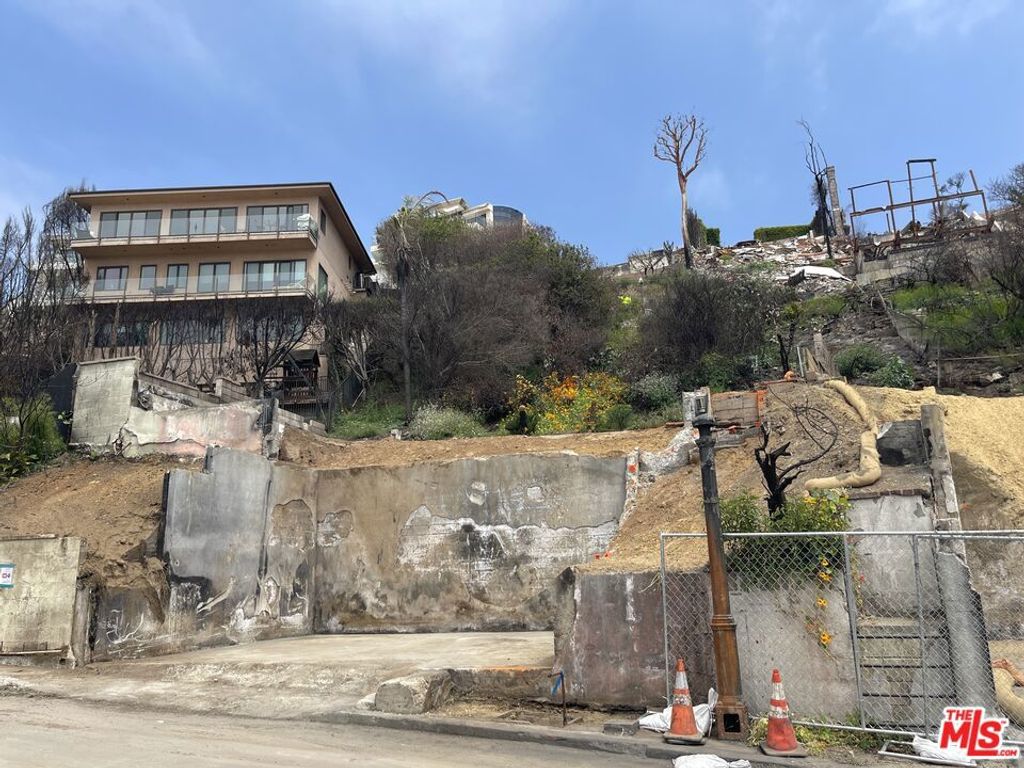 Image 3 of property listing at 17845 Porto Marina Way, Pacific Palisades, CA 90272
