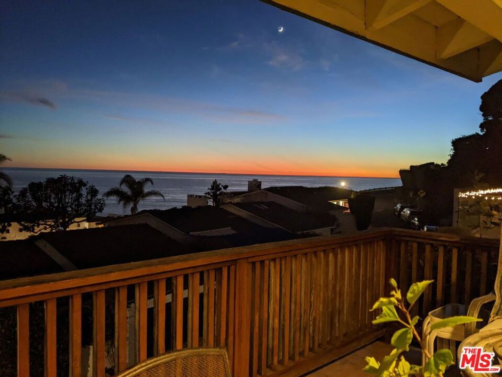 Image 5 of property listing at 17845 Porto Marina Way, Pacific Palisades, CA 90272