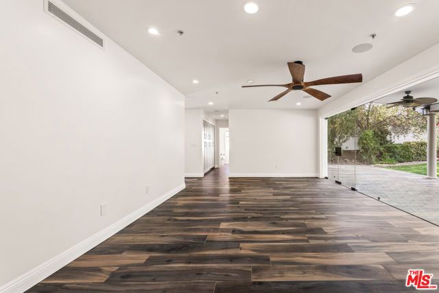 6221 Penfield Avenue, Woodland Hills (los Angeles), CA 91367