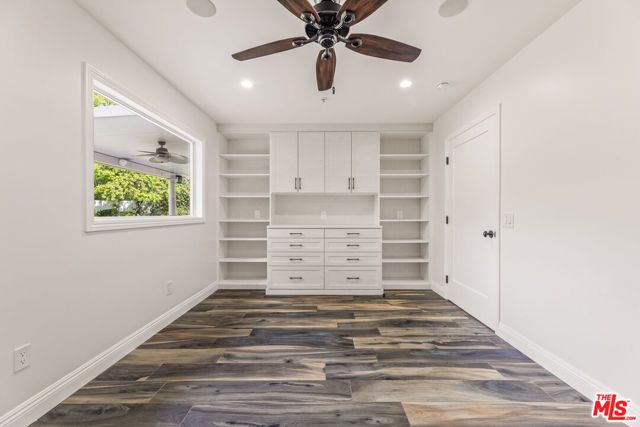 6221 Penfield Avenue, Woodland Hills (los Angeles), CA 91367