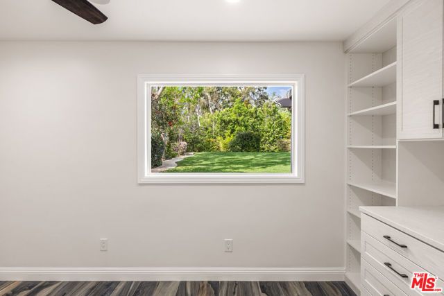 6221 Penfield Avenue, Woodland Hills (los Angeles), CA 91367