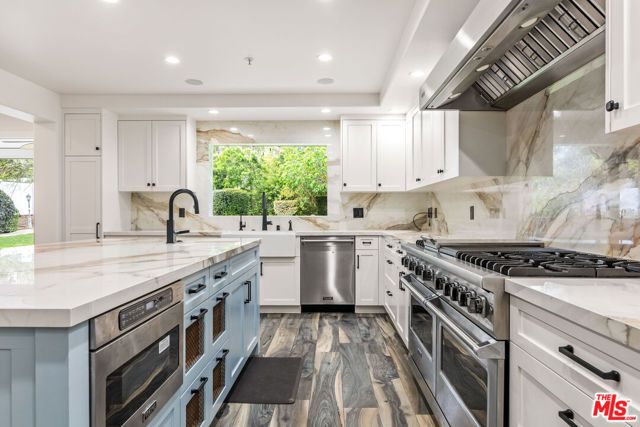 6221 Penfield Avenue, Woodland Hills (los Angeles), CA 91367