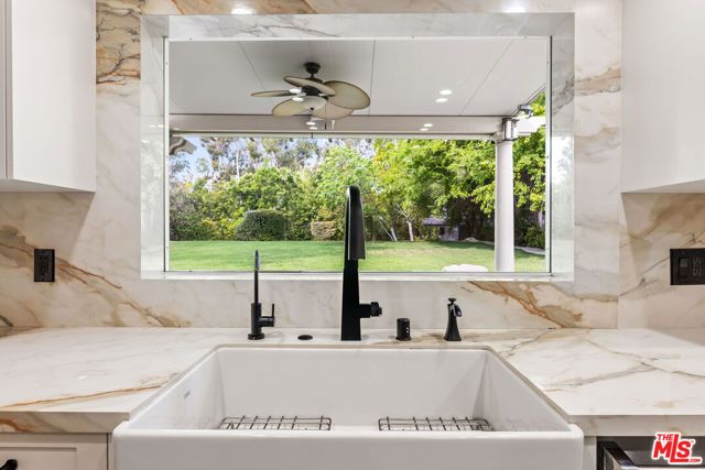 6221 Penfield Avenue, Woodland Hills (los Angeles), CA 91367