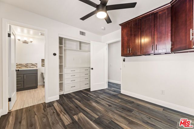 6221 Penfield Avenue, Woodland Hills (los Angeles), CA 91367