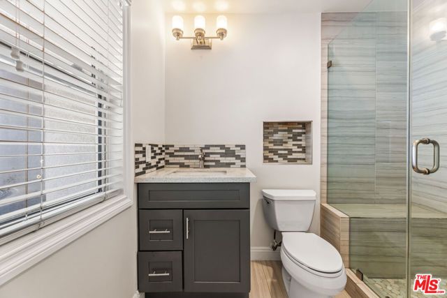 6221 Penfield Avenue, Woodland Hills (los Angeles), CA 91367