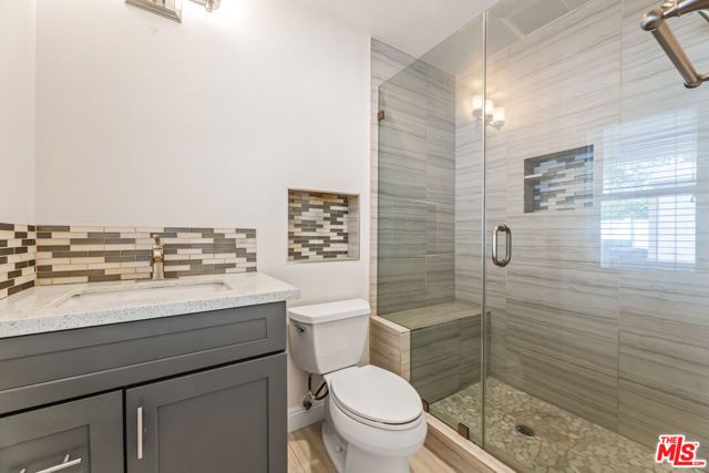 6221 Penfield Avenue, Woodland Hills (los Angeles), CA 91367