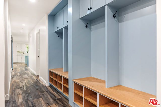 6221 Penfield Avenue, Woodland Hills (los Angeles), CA 91367