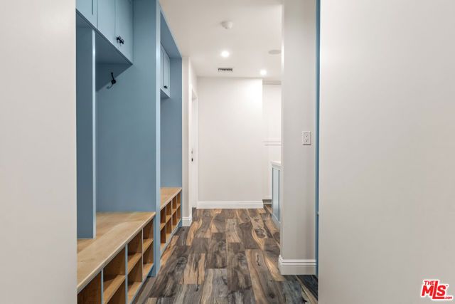 6221 Penfield Avenue, Woodland Hills (los Angeles), CA 91367