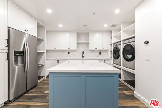 6221 Penfield Avenue, Woodland Hills (los Angeles), CA 91367