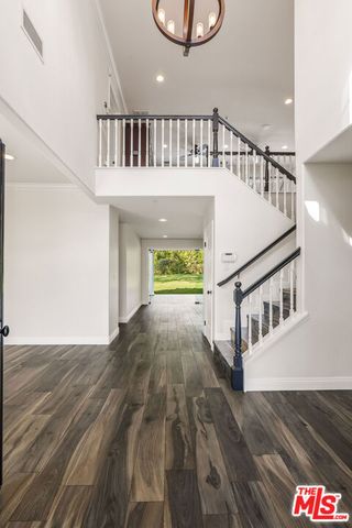 6221 Penfield Avenue, Woodland Hills (los Angeles), CA 91367