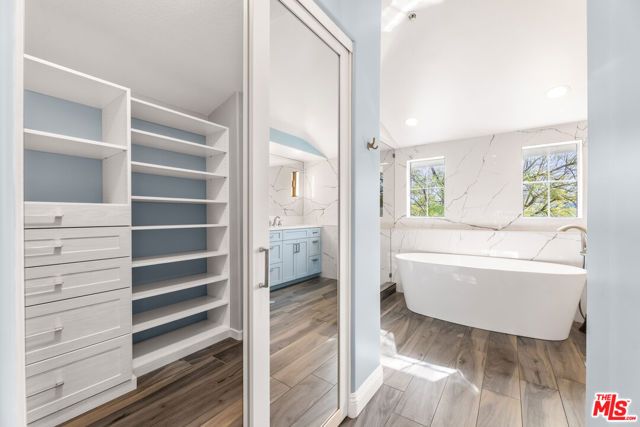 6221 Penfield Avenue, Woodland Hills (los Angeles), CA 91367