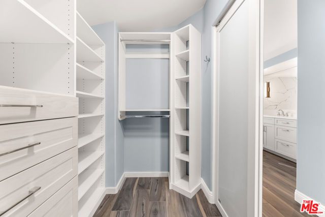 6221 Penfield Avenue, Woodland Hills (los Angeles), CA 91367