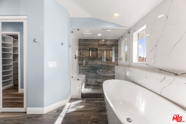 6221 Penfield Avenue, Woodland Hills (los Angeles), CA 91367