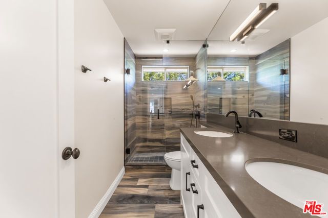 6221 Penfield Avenue, Woodland Hills (los Angeles), CA 91367