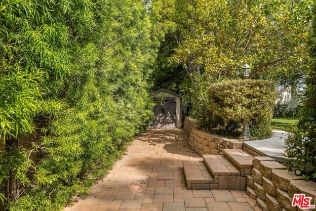 6221 Penfield Avenue, Woodland Hills (los Angeles), CA 91367