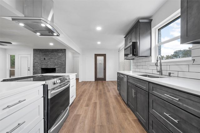 1132 Western Oaks Drive, Woodway, TX 76712