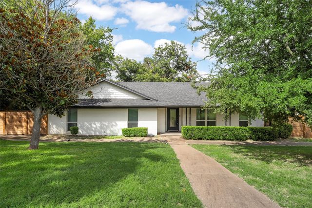 1132 Western Oaks Drive, Woodway, TX 76712