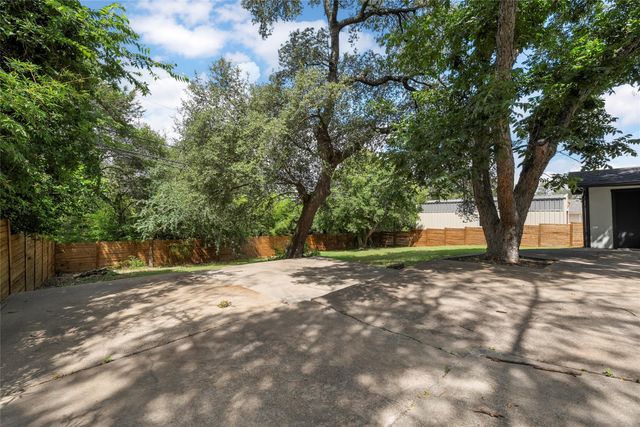 1132 Western Oaks Drive, Woodway, TX 76712
