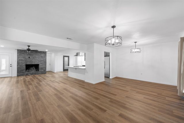 1132 Western Oaks Drive, Woodway, TX 76712