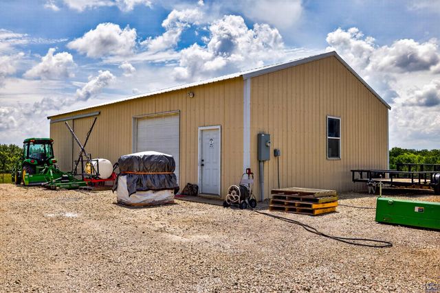4249 NW 86th St, Topeka, KS 66618