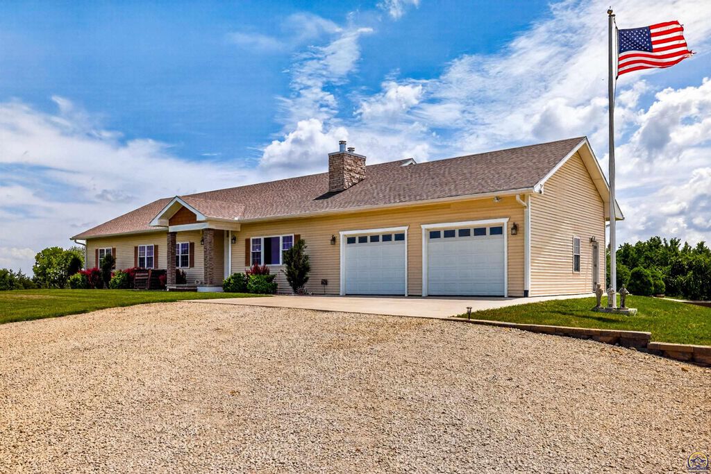 4249 NW 86th St, Topeka, KS 66618