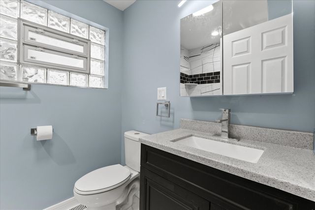 6831 S Winchester Avenue, Chicago, IL 60636