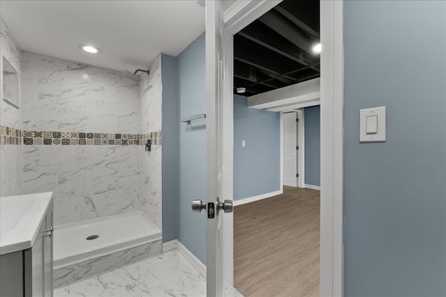 6831 S Winchester Avenue, Chicago, IL 60636