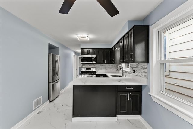 6831 S Winchester Avenue, Chicago, IL 60636