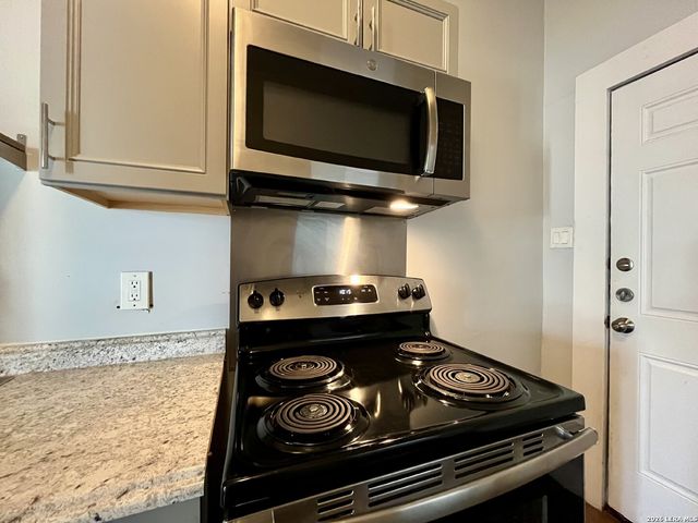 506 W Drexel Ave Apt 3, San Antonio, TX 78210